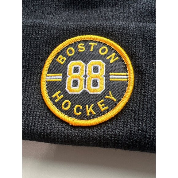 Beechfield Boston Hockey 88 Circle Patch Beanie Hat Unisex OSFA Black Knit Cozy - Picture 2 of 6
